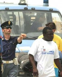 UNE ROCAMBOLESQUE AFFAIRE À BERGAMO : Le marchand ambulant sénégalais, sans-papiers, et les trois policiers italiens ripoux