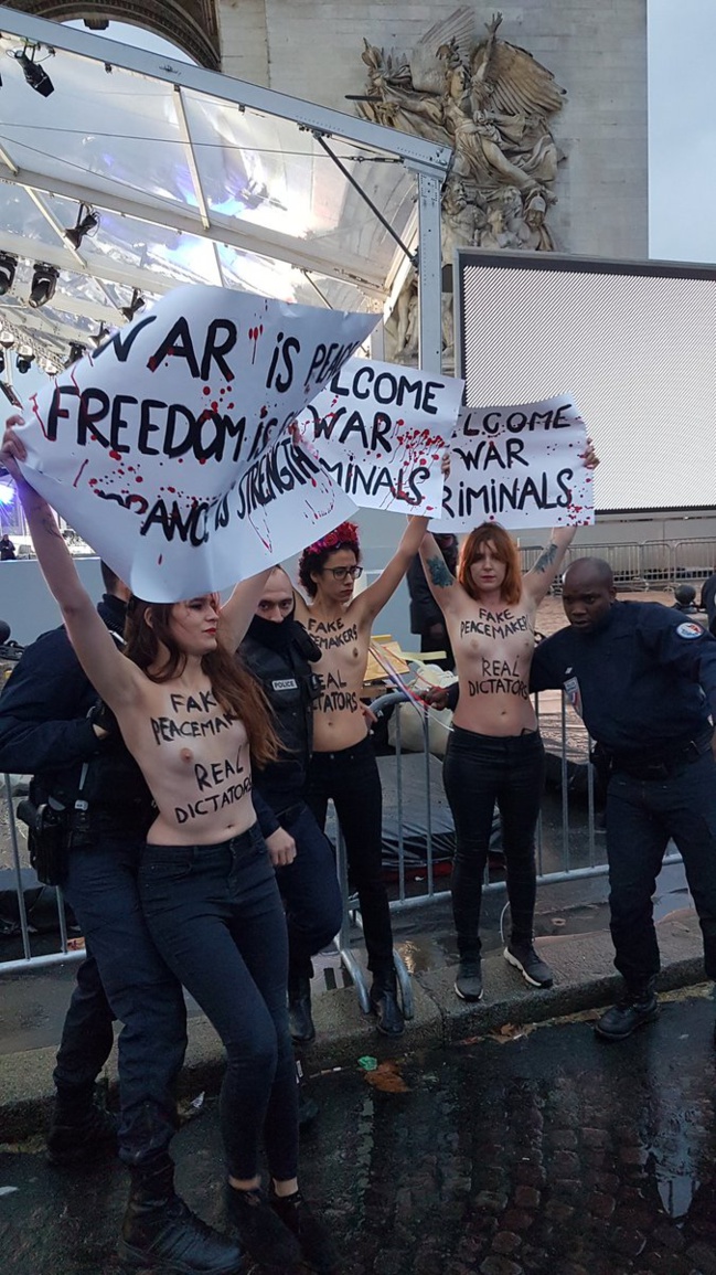 11-Novembre: sous l'Arc de Triomphe, des Femen dénoncent les "criminels de guerre"