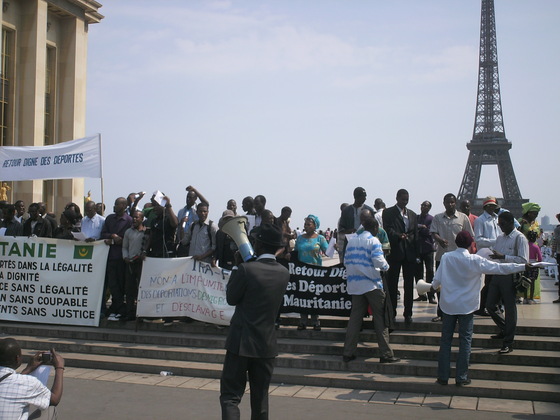 Manifestation du 24 avril 2011 à Paris à l'appel de AHME, ARMEPES, CAMME, FLAM, IRA-France, OCVIDH, OTMF, PLEJ