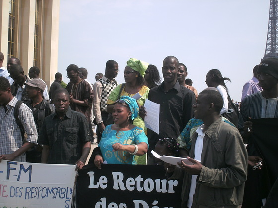 Manifestation du 24 avril 2011 à Paris à l'appel de AHME, ARMEPES, CAMME, FLAM, IRA-France, OCVIDH, OTMF, PLEJ