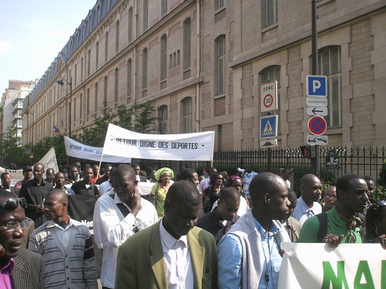 Manifestation du 24 avril 2011 à Paris à l'appel de AHME, ARMEPES, CAMME, FLAM, IRA-France, OCVIDH, OTMF, PLEJ