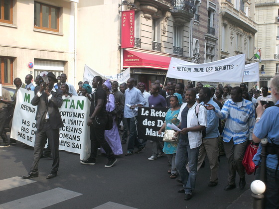 Manifestation du 24 avril 2011 à Paris à l'appel de AHME, ARMEPES, CAMME, FLAM, IRA-France, OCVIDH, OTMF, PLEJ