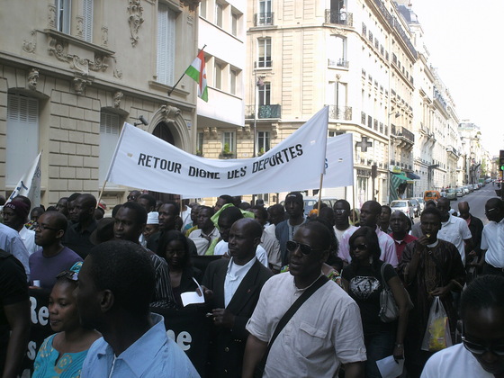 Manifestation du 24 avril 2011 à Paris à l'appel de AHME, ARMEPES, CAMME, FLAM, IRA-France, OCVIDH, OTMF, PLEJ