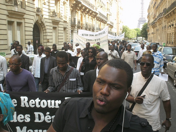 Manifestation du 24 avril 2011 à Paris à l'appel de AHME, ARMEPES, CAMME, FLAM, IRA-France, OCVIDH, OTMF, PLEJ