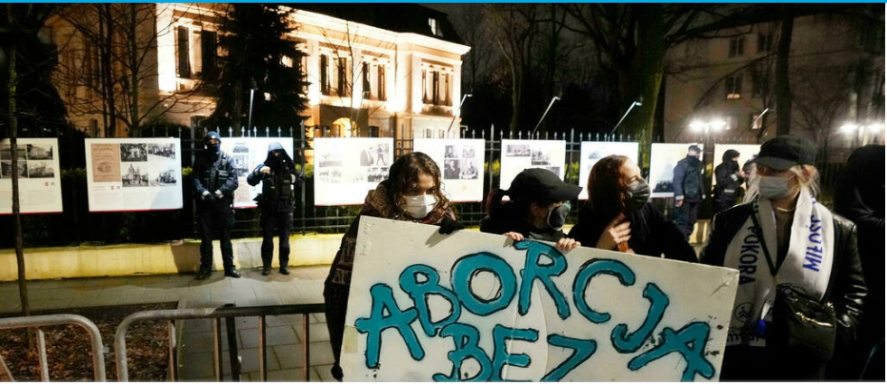 En Pologne, "les femmes paient le prix fort de la crise de l'État de droit"