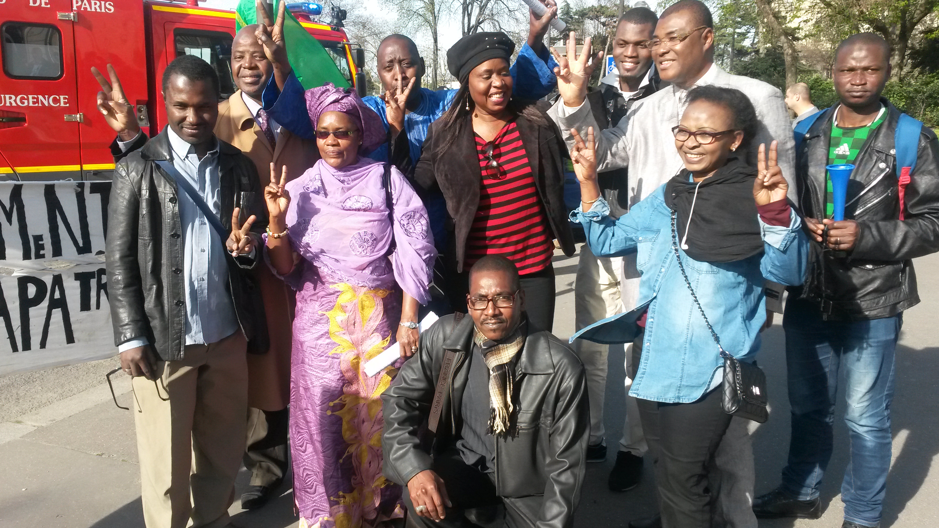 Mme Sawdatou Mamadou WANE, députée de l’AJD/MR au Sit- in devant l'ambassade de la Mauritanie à Paris