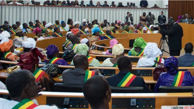 Sénégal : Le Parlement approuve le report des élections au 15 décembre