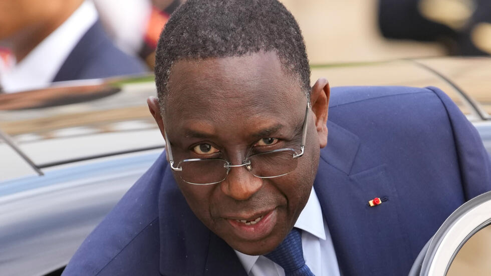 À la Une: Macky Sall de plus en plus isolé…