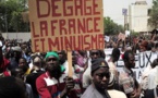 Des dizaines de milliers de Maliens manifestent contre le pouvoir et la France